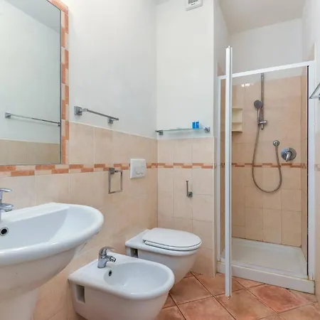Castle Appartement Pila (Livorno)